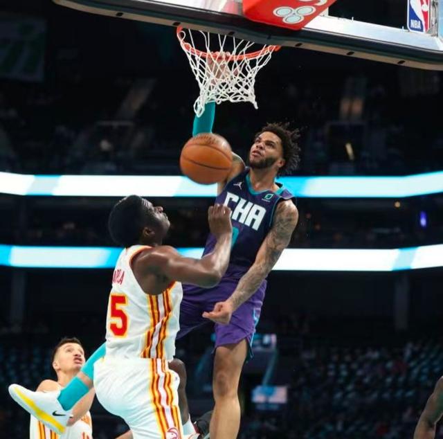 贝博官方网页版关于从今晨利物浦回应争议到夏洛特黄蜂赛前官宣签约，多特蒙德止住颓势的信息