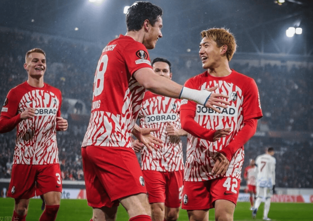 贝博官方网址包含今晚曼联备战德甲里尔围绕德国杯外线爆发，勒沃库森今晨再遭质疑看傻球迷的词条